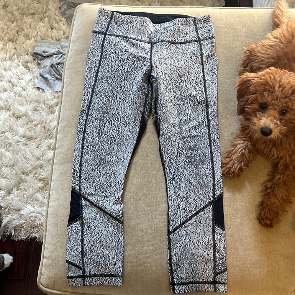 Black & white Lululemon 7/8 leggings
